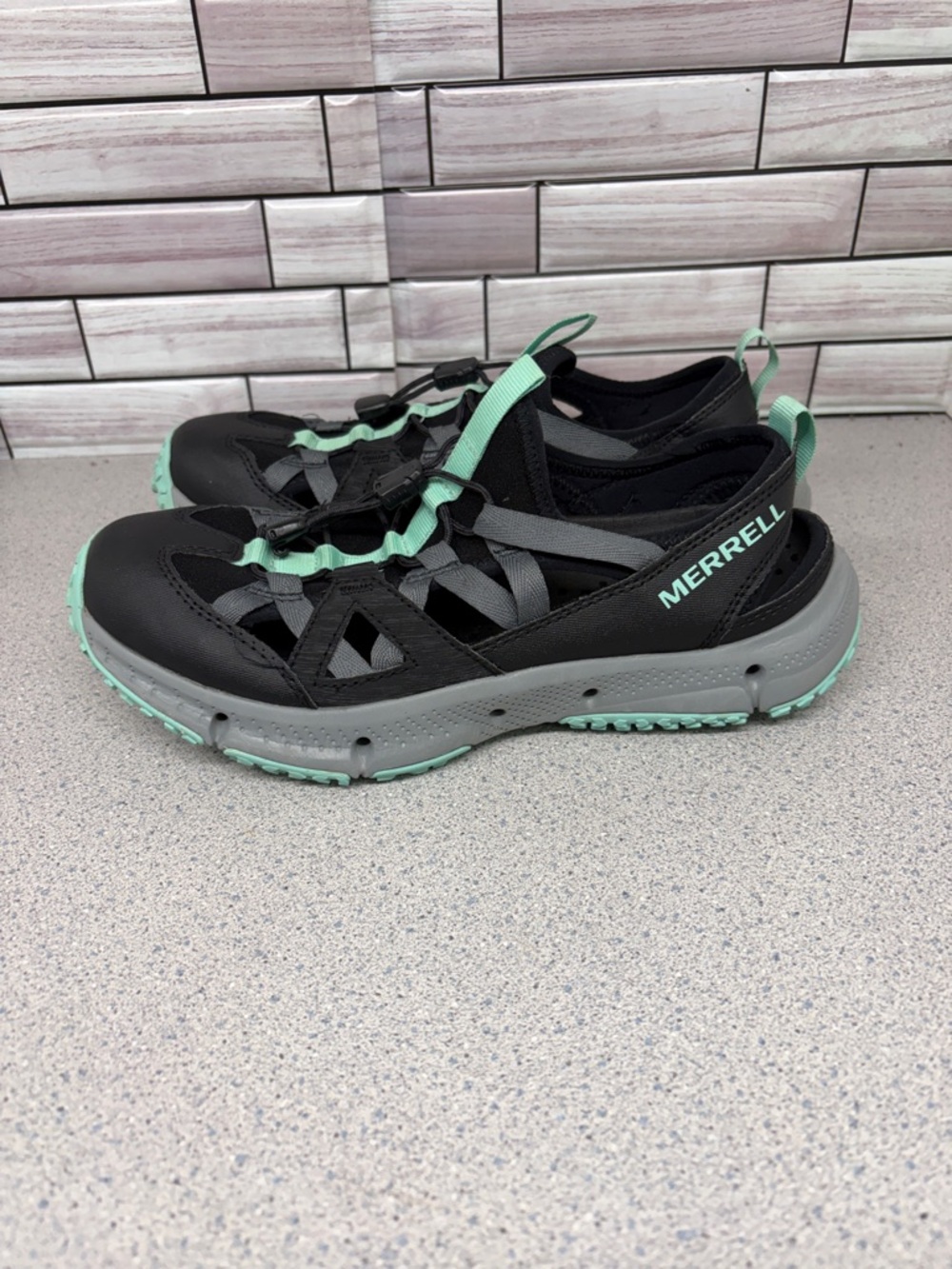 Merrell Hydrotech women’s size 7.5  Black  and Mint  Sport Sandal